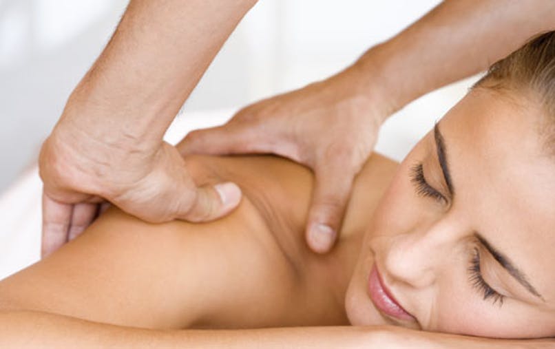 Faire un massage érotique en institut spécialisée