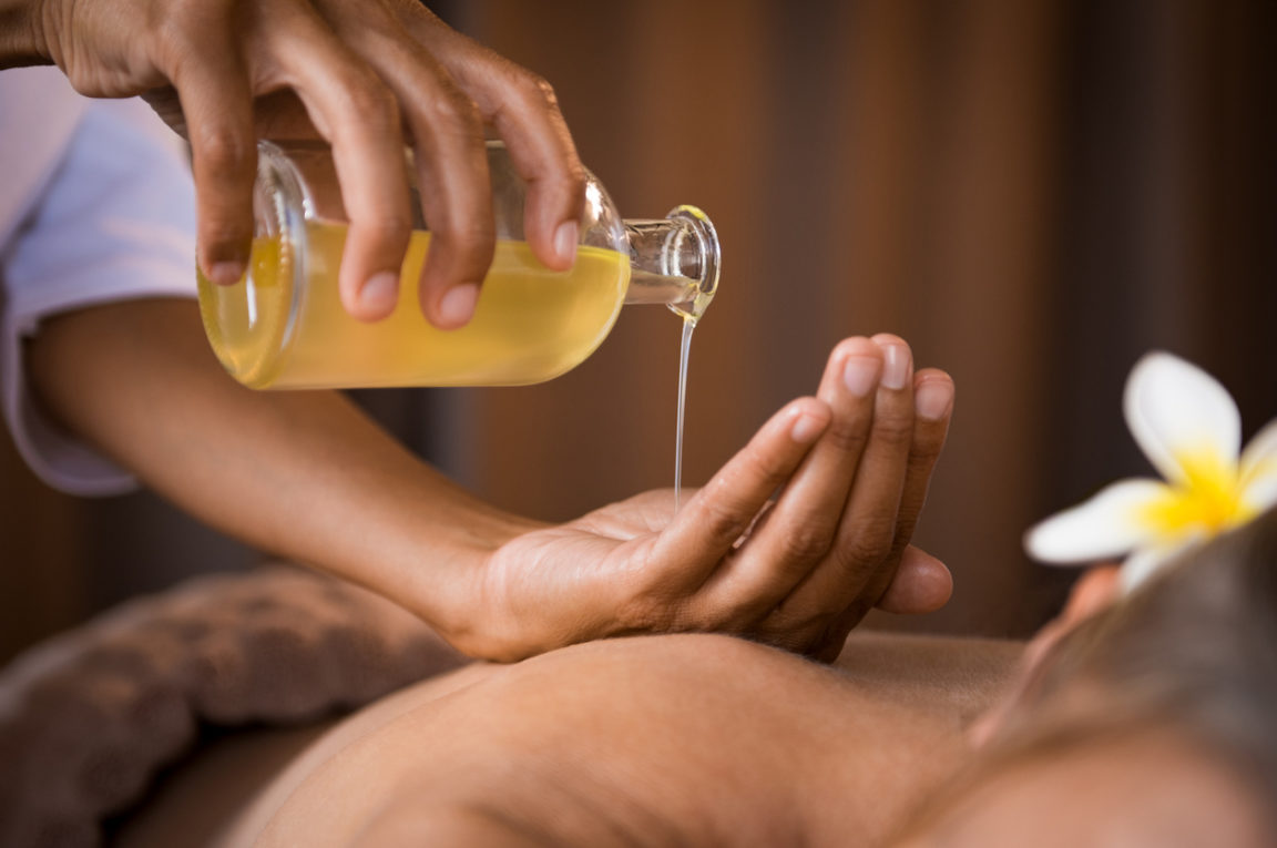 Nous avons trouvé pour vous la meilleure huile de massage neutre professionnelle !